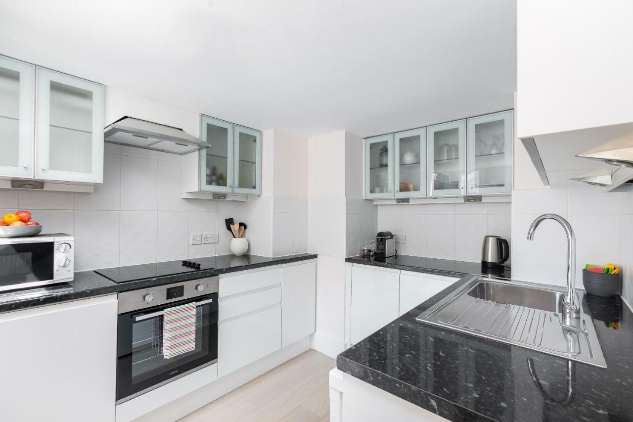 Apartment With Private Patio, And Park Across The Road (Adults Only) Londra Dış mekan fotoğraf