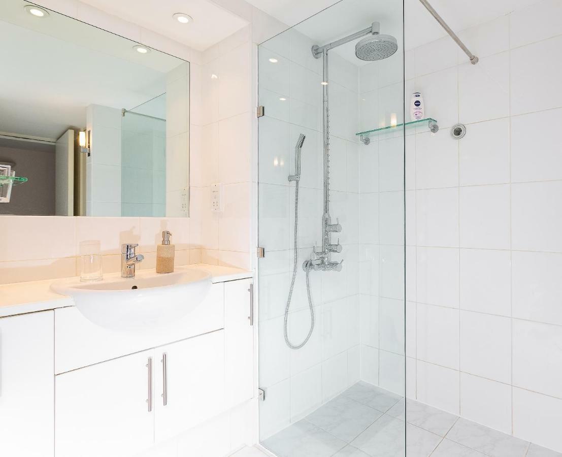 Apartment With Private Patio, And Park Across The Road (Adults Only) Londra Dış mekan fotoğraf