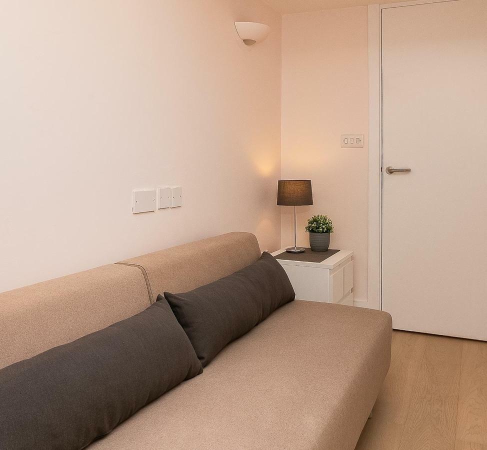 Apartment With Private Patio, And Park Across The Road (Adults Only) Londra Dış mekan fotoğraf