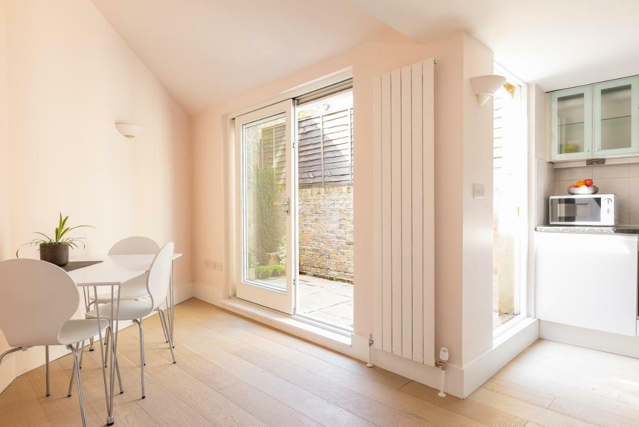 Apartment With Private Patio, And Park Across The Road (Adults Only) Londra Dış mekan fotoğraf