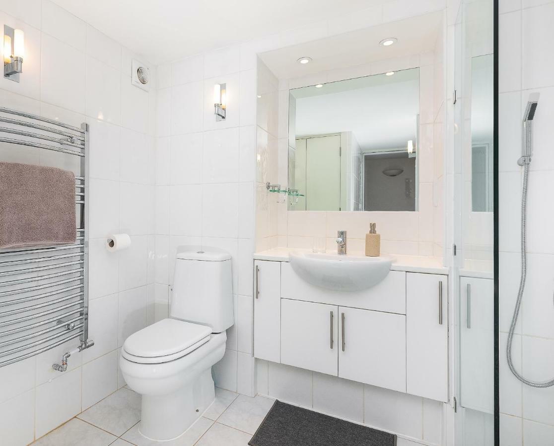 Apartment With Private Patio, And Park Across The Road (Adults Only) Londra Dış mekan fotoğraf