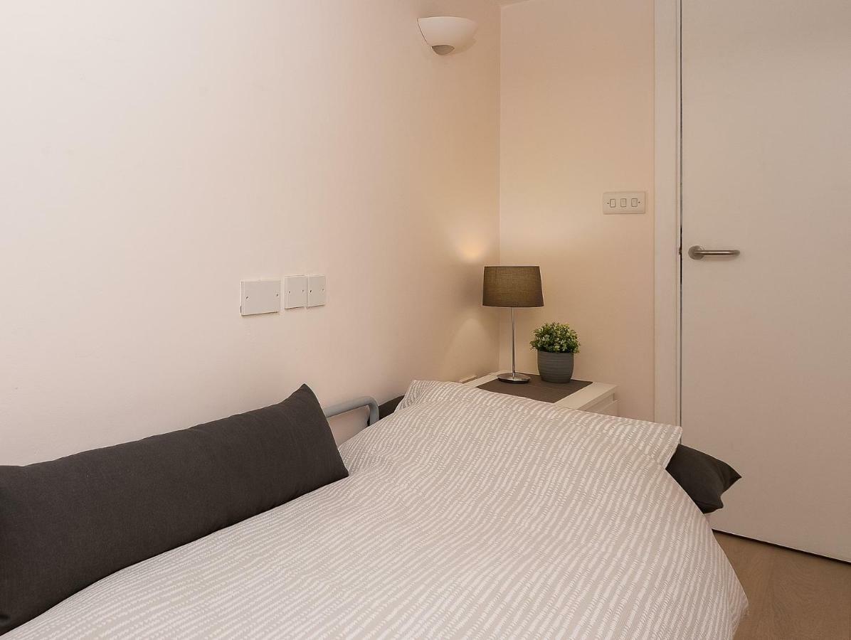 Apartment With Private Patio, And Park Across The Road (Adults Only) Londra Dış mekan fotoğraf